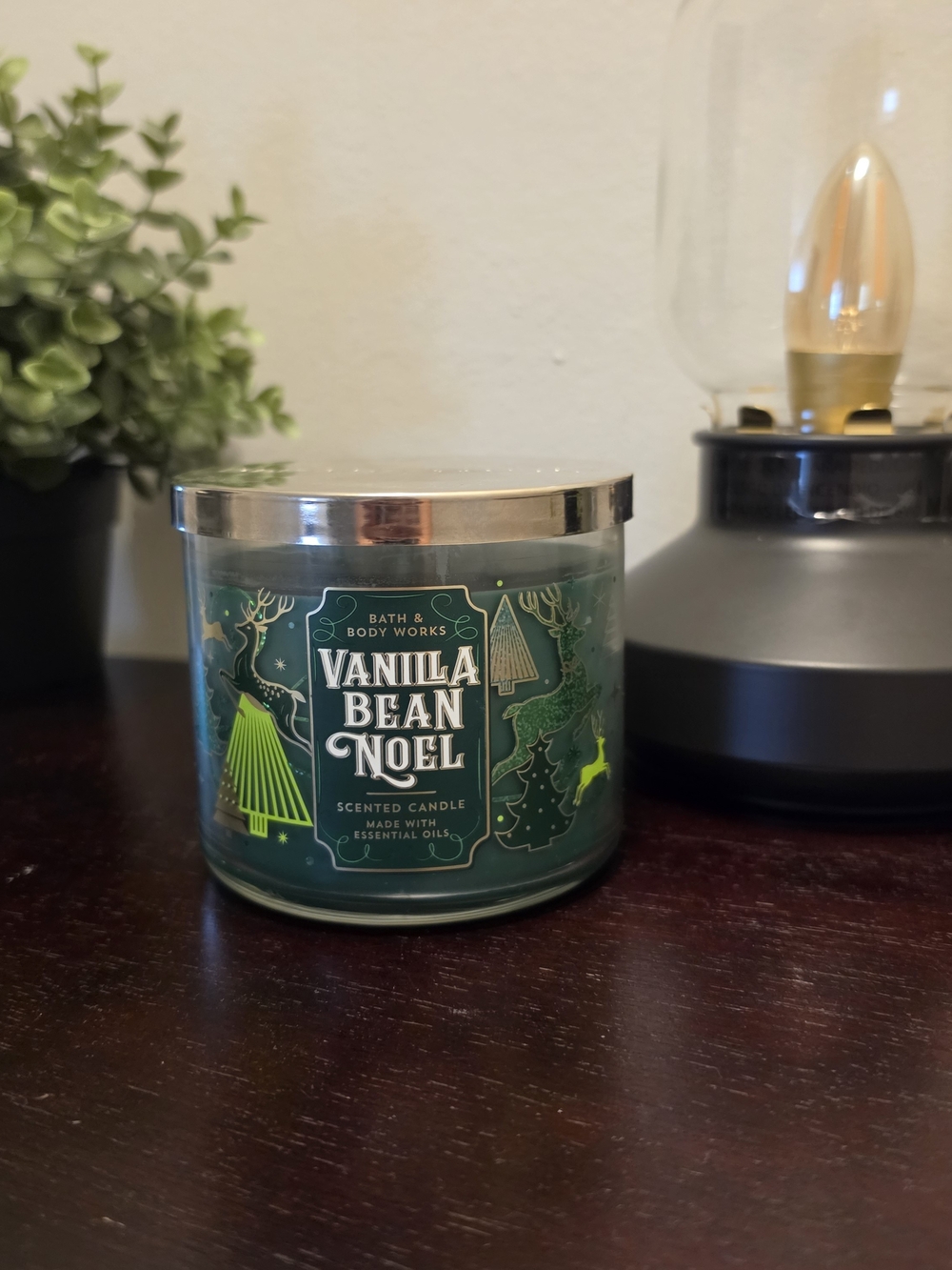 Bath & Body Works Vanilla Bean Noel Green Scented Candle